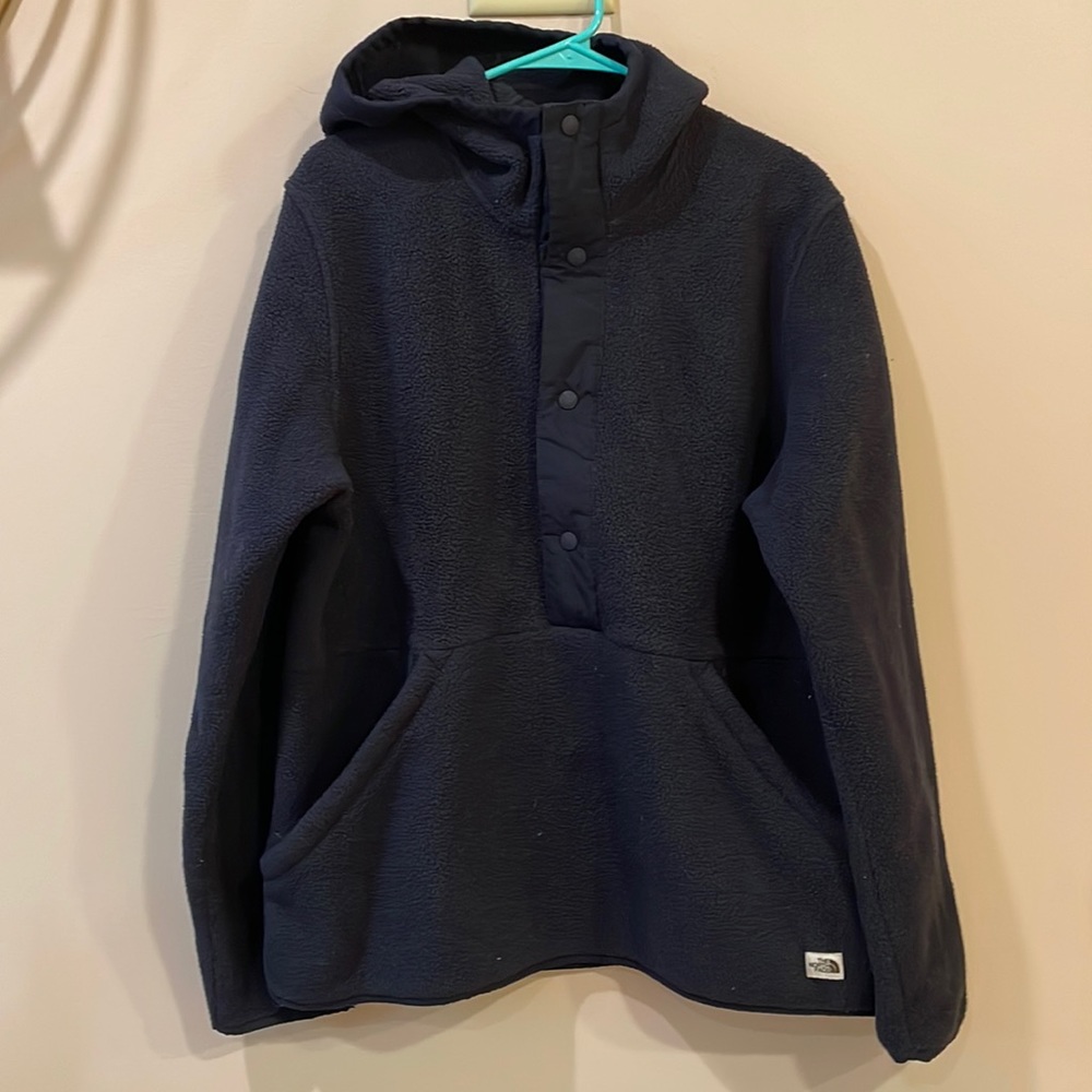 The North Face Men’s navy sherpa/fleece pullover hoodie